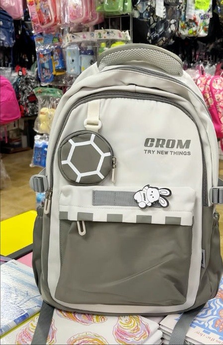 Bulto CROM gris sobre tela estampada
